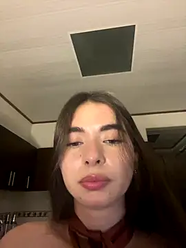 Snapshot of Coralinee_01 chatting on December 17, 2:28 am Coralinee 01 online show from December 17, 2:28 am