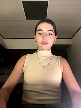 Snapshot of Coralinee_01 chatting on December 18, 12:27 am Coralinee 01 online show from December 18, 12:27 am