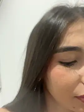 Coralinee 01 online show from February 28, 12:22 am