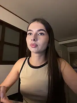 Coralinee 01 online show from May 24, 12:59 am