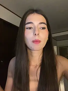 Coralinee 01 online show from May 27, 1:57 am