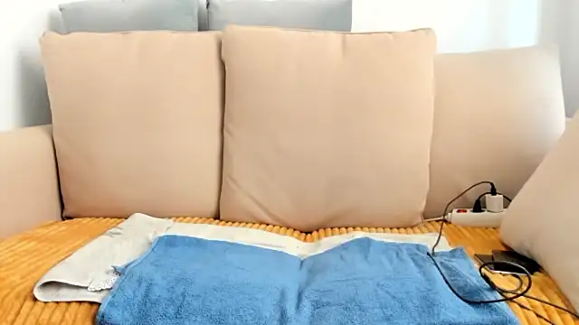 Snapshot of emmita69_ chatting on January 13, 4:30 pm emmita69 online show from January 13, 4:30 pm