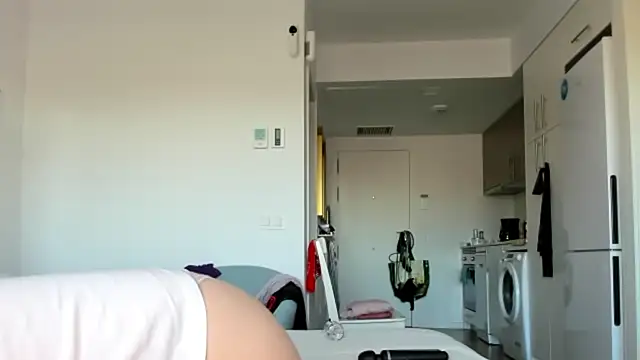 Snapshot of emmita69_ chatting on January 14, 10:17 am emmita69 online show from January 14, 10:17 am