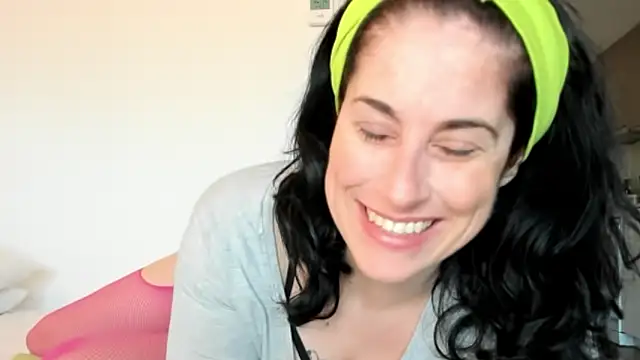 Snapshot of emmita69_ chatting on February 4, 7:40 am emmita69 online show from February 4, 7:40 am