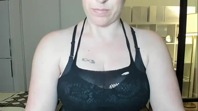 Snapshot of emmita69_ chatting on October 1, 12:49 am emmita69 online show from October 1, 12:49 am