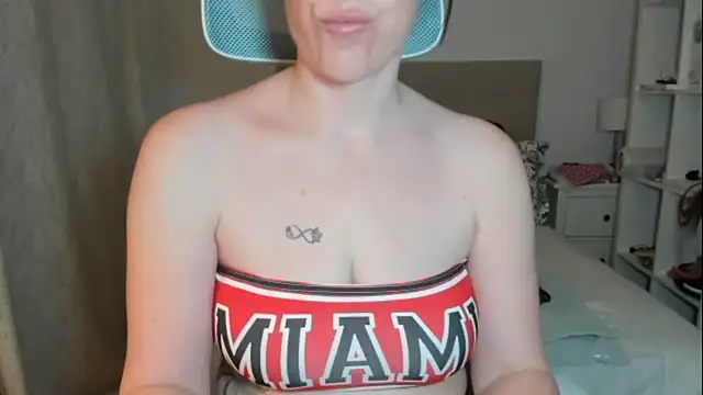 emmita69  online show from April 21, 2:26 am