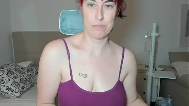 Snapshot of emmita69_ chatting on April 28, 2:27 am emmita69 online show from April 28, 2:27 am
