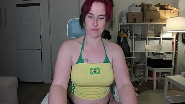 Snapshot of emmita69_ chatting on June 5, 3:57 am emmita69 online show from June 5, 3:57 am