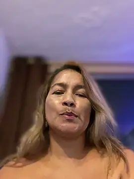 Snapshot of Jlo_69 chatting on February 4, 4:37 am Jlo 69 online show from February 4, 4:37 am