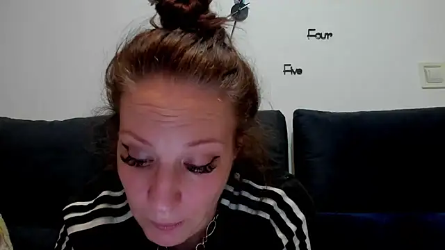 Snapshot of VanessaSquirtt chatting on September 16, 5:36 pm VanessaSquirtt online show from September 16, 5:36 pm