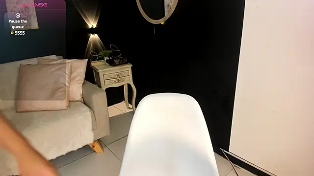 charlotte es online show from December 9, 8:33 pm