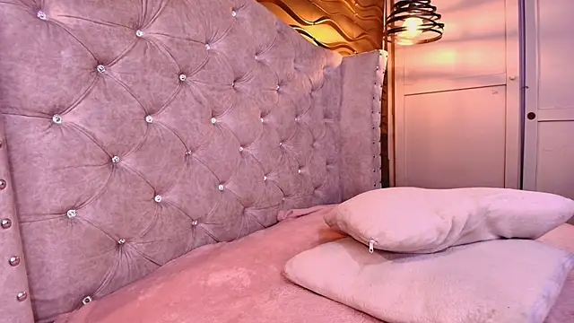 Andreita Jones online show from April 16, 11:44 am