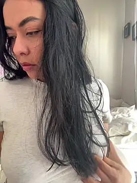 PetitLumiere online show from February 2, 9:56 pm