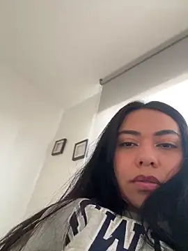 PetitLumiere online show from February 7, 1:01 pm