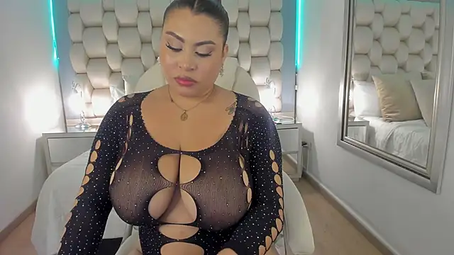 Snapshot of Helleamazing chatting on December 8, 2:49 am Helleamazing online show from December 8, 2:49 am