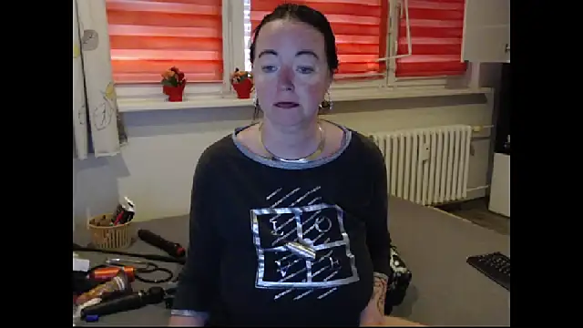 Snapshot of Alexie33 chatting on May 12, 7:16 am Alexie33 online show from May 12, 7:16 am