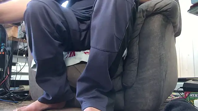 ButtCrackShowing-OOPS online show from March 17, 8:01 pm