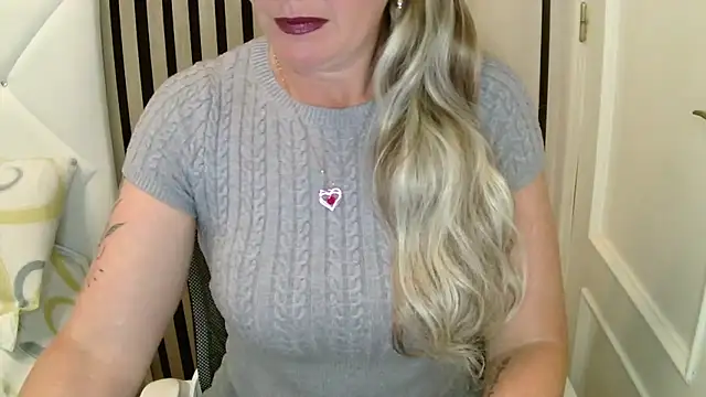 xxNoeliaxx online show from March 15, 8:42 am