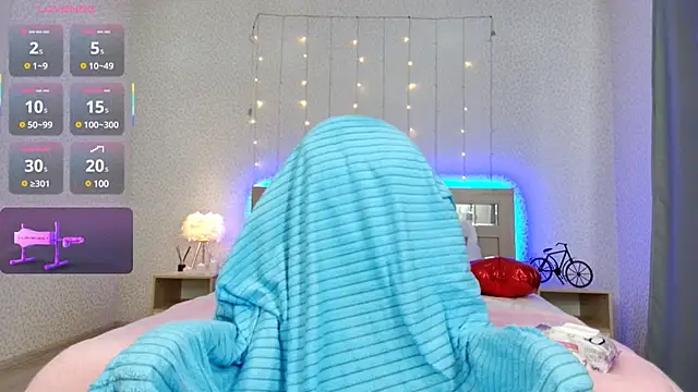 oliviiaa online show from March 12, 2:20 am