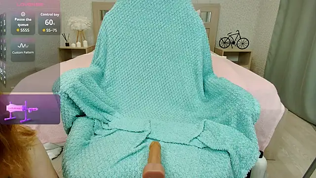 oliviiaa online show from October 2, 12:28 am