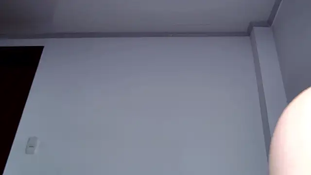 caarlywhitee online show from February 28, 1:17 am