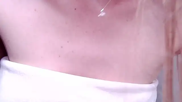 caarlywhitee online show from April 5, 12:52 am