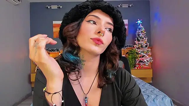 LiliJones  online show from December 7, 4:47 pm