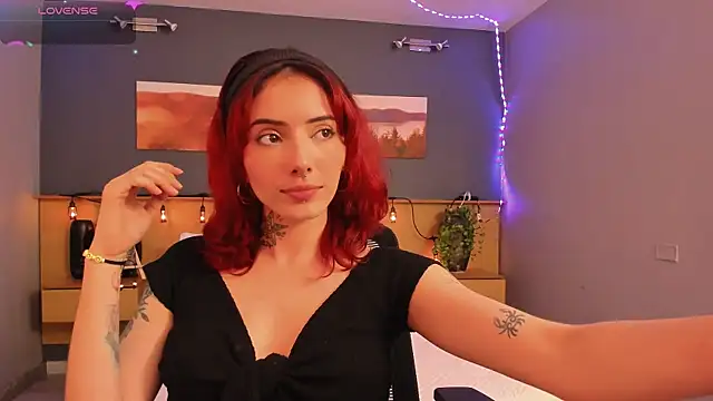 LiliJones  online show from February 5, 4:03 pm