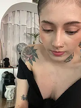 LiliJones  online show from April 17, 2:31 pm