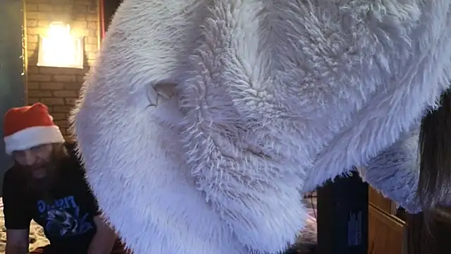 Snapshot of PropertyAndBiker chatting on December 6, 11:03 pm PropertyAndBiker online show from December 6, 11:03 pm