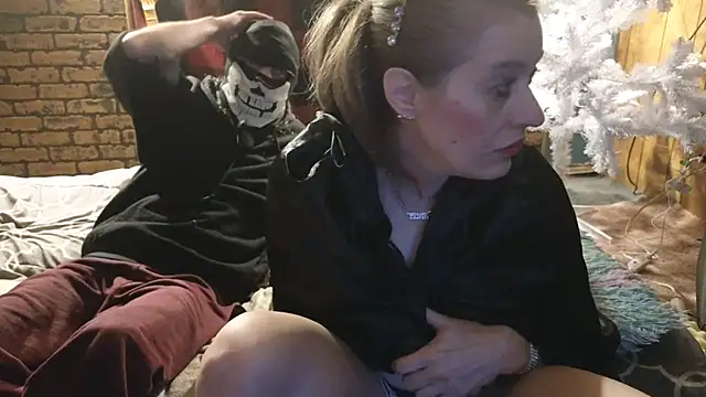 Snapshot of PropertyAndBiker chatting on December 14, 12:01 am PropertyAndBiker online show from December 14, 12:01 am