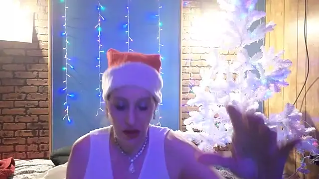 Snapshot of PropertyAndBiker chatting on December 23, 12:57 am PropertyAndBiker online show from December 23, 12:57 am