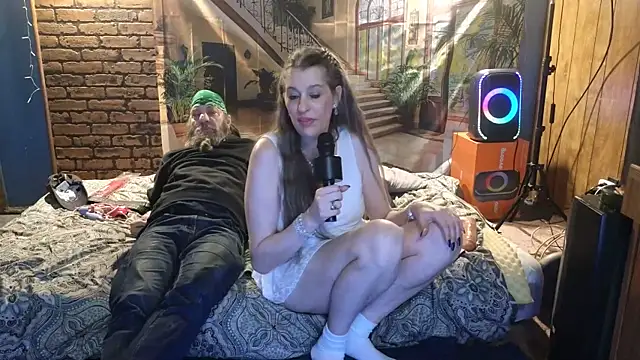 Snapshot of PropertyAndBiker chatting on February 6, 1:27 am PropertyAndBiker online show from February 6, 1:27 am