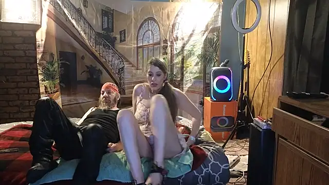 Snapshot of PropertyAndBiker chatting on March 5, 11:16 pm PropertyAndBiker online show from March 5, 11:16 pm