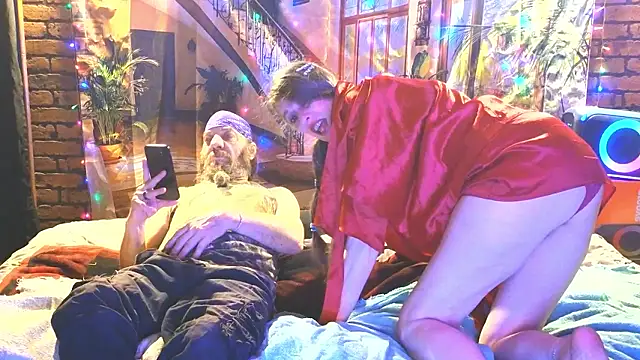 Snapshot of PropertyAndBiker chatting on November 2, 11:07 pm PropertyAndBiker online show from November 2, 11:07 pm