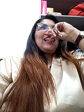 Snapshot of Luna_Dumont chatting on February 14, 11:42 pm Luna Dumont online show from February 14, 11:42 pm