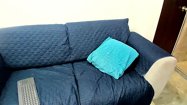 Snapshot of Luna_Dumont chatting on February 15, 6:01 pm Luna Dumont online show from February 15, 6:01 pm