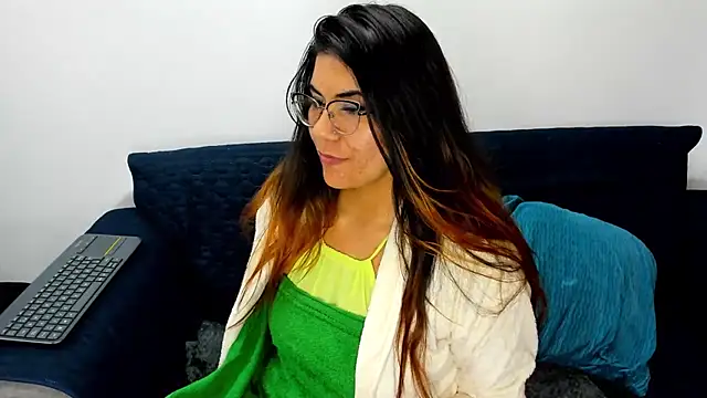 Snapshot of Luna_Dumont chatting on February 17, 6:09 am Luna Dumont online show from February 17, 6:09 am