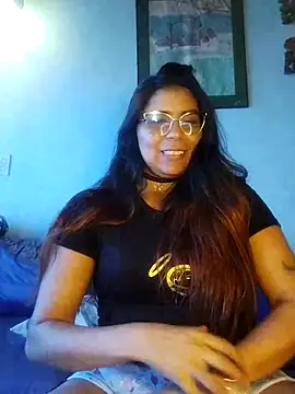 Snapshot of Luna_Dumont chatting on February 24, 2:15 pm Luna Dumont online show from February 24, 2:15 pm