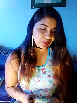 Snapshot of Luna_Dumont chatting on February 24, 8:47 pm Luna Dumont online show from February 24, 8:47 pm