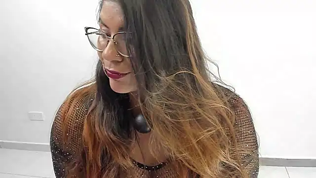 Snapshot of Luna_Dumont chatting on March 13, 5:28 pm Luna Dumont online show from March 13, 5:28 pm