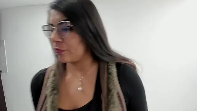 Snapshot of Luna_Dumont chatting on October 2, 6:04 pm Luna Dumont online show from October 2, 6:04 pm