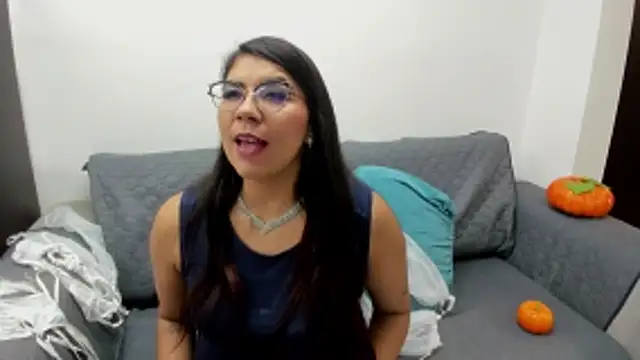 Snapshot of Luna_Dumont chatting on October 31, 11:22 am Luna Dumont online show from October 31, 11:22 am