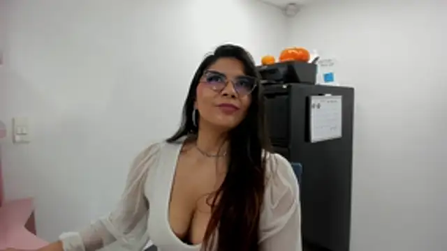 Snapshot of Luna_Dumont chatting on November 3, 11:11 am Luna Dumont online show from November 3, 11:11 am