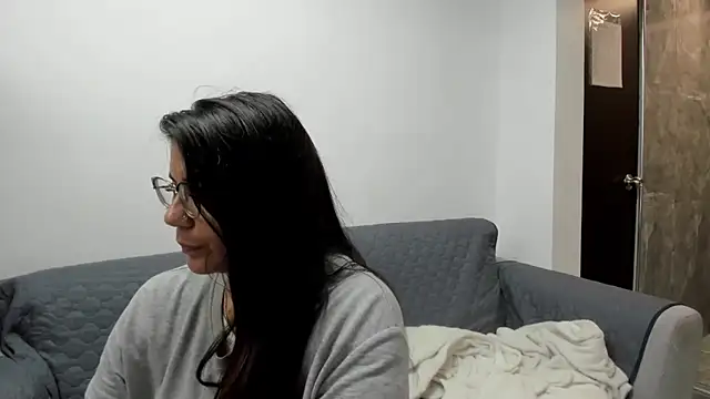 Snapshot of Luna_Dumont chatting on November 8, 5:07 am Luna Dumont online show from November 8, 5:07 am