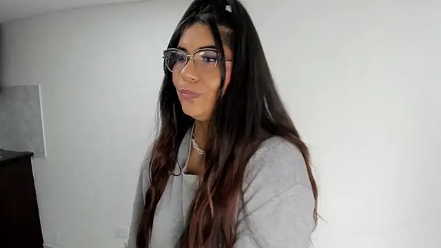 Snapshot of Luna_Dumont chatting on November 16, 11:21 pm Luna Dumont online show from November 16, 11:21 pm