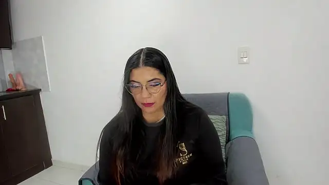 Snapshot of Luna_Dumont chatting on November 29, 11:13 am Luna Dumont online show from November 29, 11:13 am