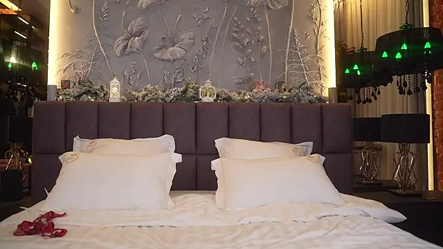 Snapshot of eva_fashionista chatting on December 24, 3:47 pm eva fashionista online show from December 24, 3:47 pm