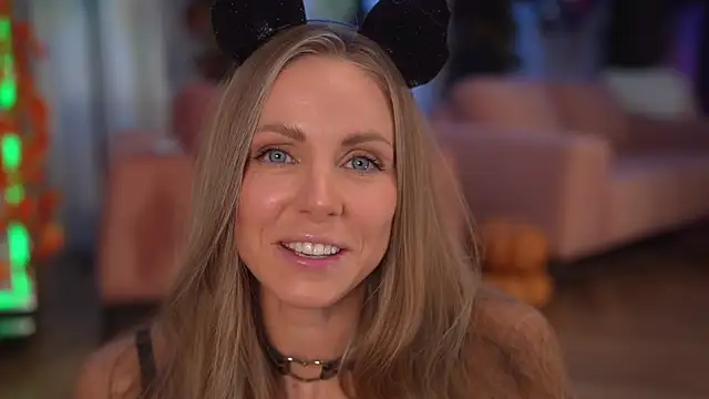 Snapshot of eva_fashionista chatting on October 29, 6:20 pm eva fashionista online show from October 29, 6:20 pm