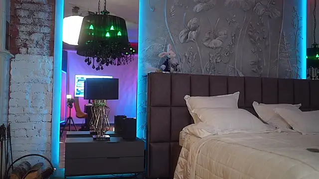 eva fashionista online show from April 17, 7:28 pm